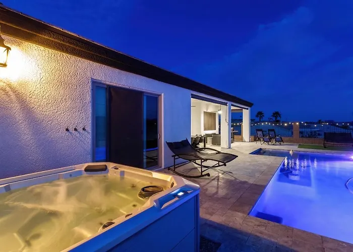 Desert Oasis A Mcculloch Pool Holiday home Lake Havasu City